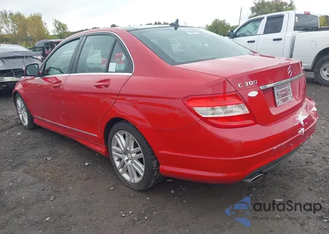 2009 Mercedes-Benz C 300 Sport 4Matic z USA, uszkodzony, nr VIN WDDGF81X39R055032